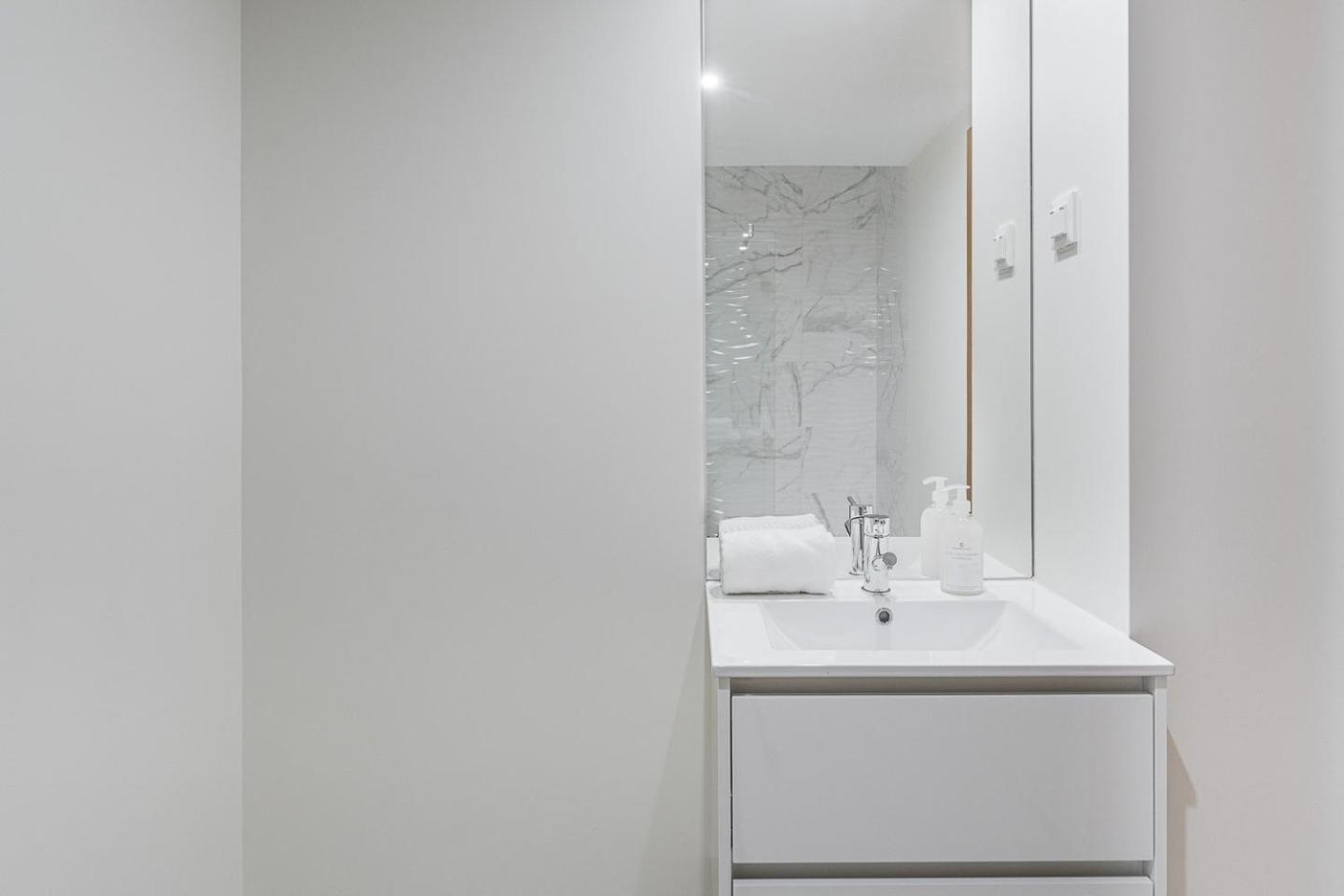 Ferienwohnung Guestready - Sleek Monochromatic In Bonfim Porto Exterior foto