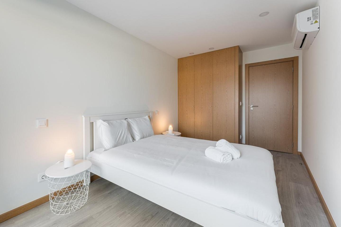 Ferienwohnung Guestready - Sleek Monochromatic In Bonfim Porto Exterior foto