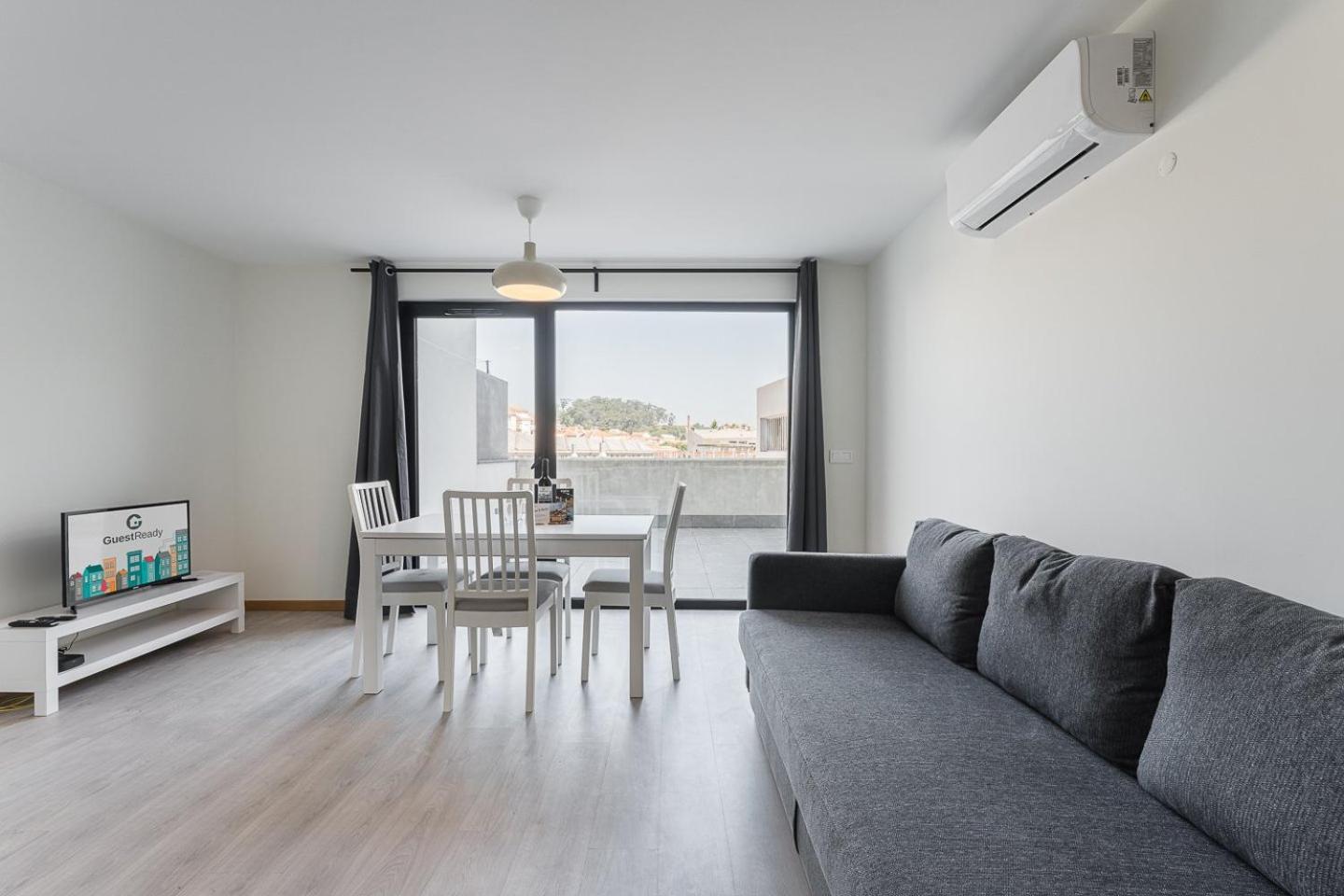 Ferienwohnung Guestready - Sleek Monochromatic In Bonfim Porto Exterior foto
