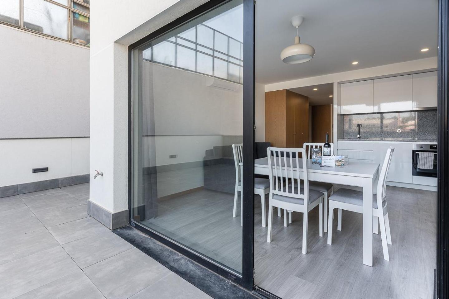 Ferienwohnung Guestready - Sleek Monochromatic In Bonfim Porto Exterior foto