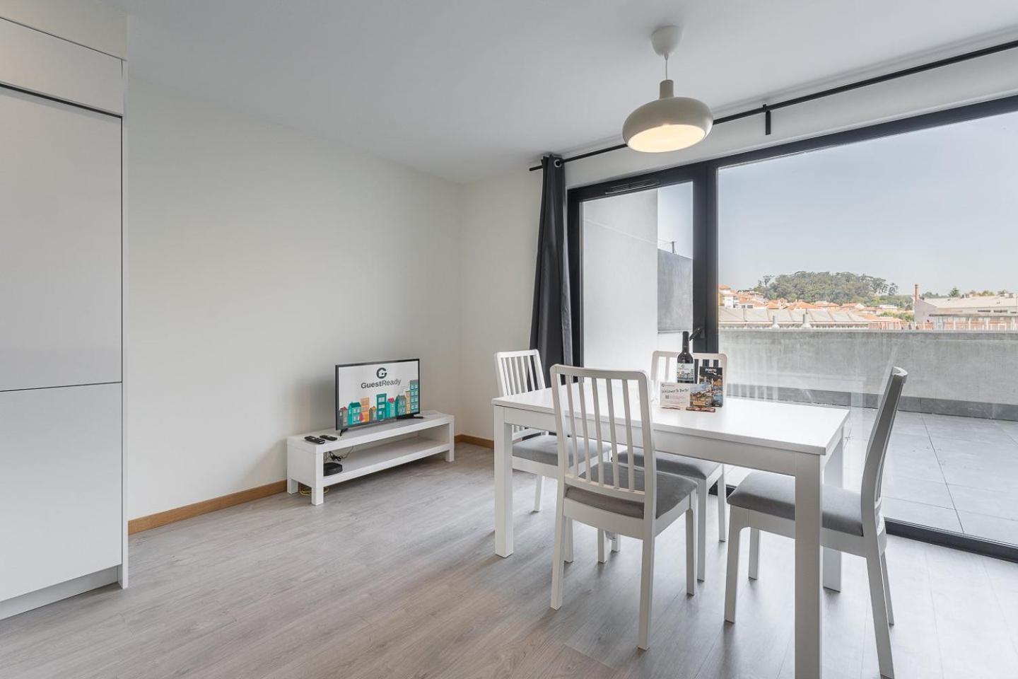 Ferienwohnung Guestready - Sleek Monochromatic In Bonfim Porto Exterior foto